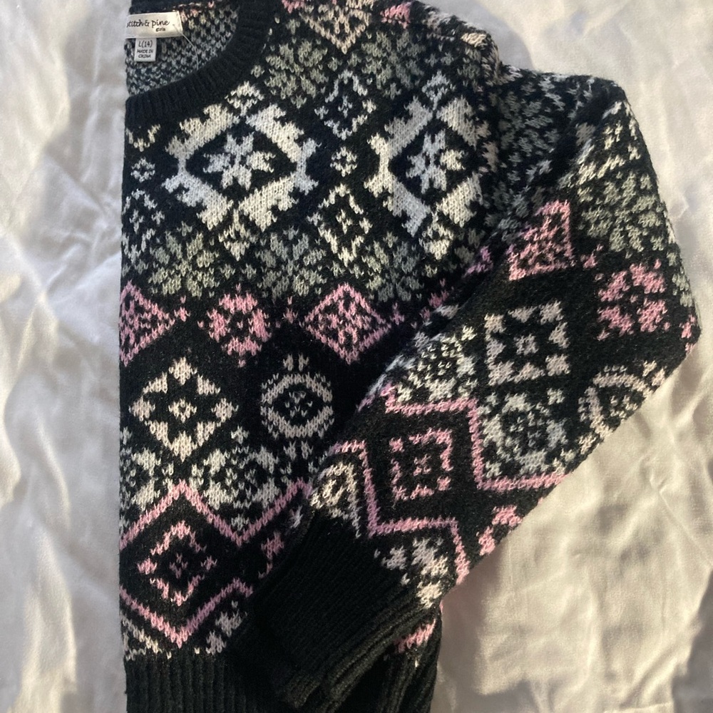 Children size 16. Black with pink colors 
Pattern
Stitch and pine brand - Picture 2 of 3
